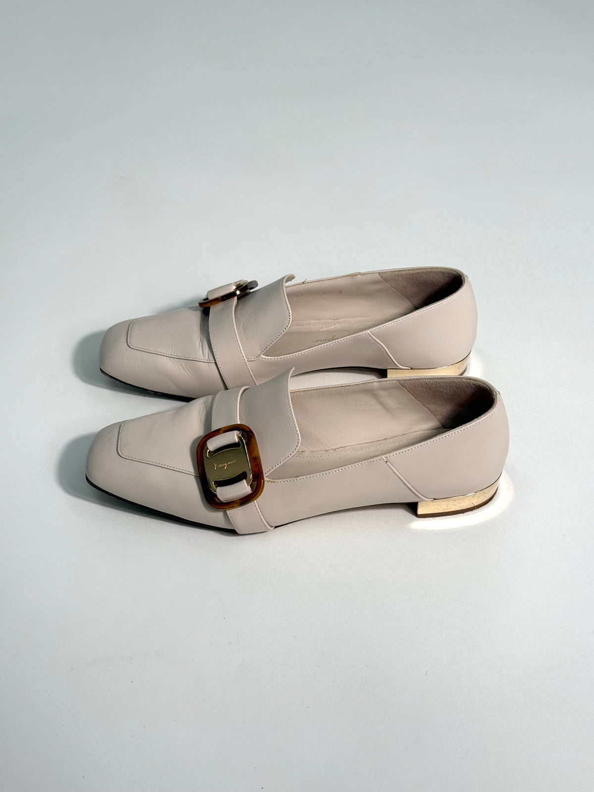 Salvatore Ferragamo - Vera Chain Leather Loafer