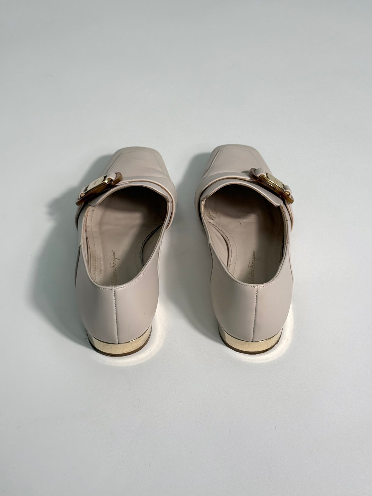 Salvatore Ferragamo - Vera Chain Leather Loafer