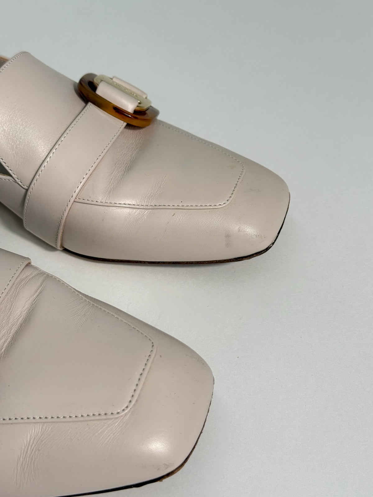 Salvatore Ferragamo - Vera Chain Leather Loafer